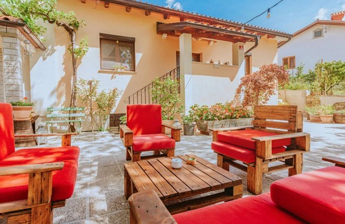 Podgorje House | Awesome home in Kozina with kitchen