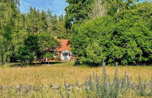 Hagaby House | Awesome home in Löttorp with kitchen