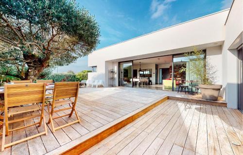 Medis House | Awesome Home In Médis