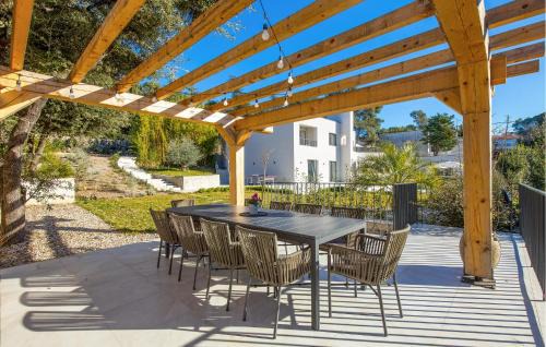 Milcetici House | Awesome Home In Malinska With Kitchen