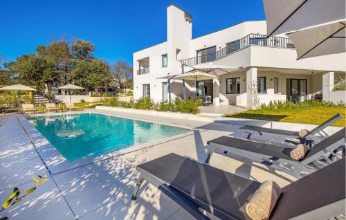 Milcetici House | Awesome Home In Malinska With Kitchen