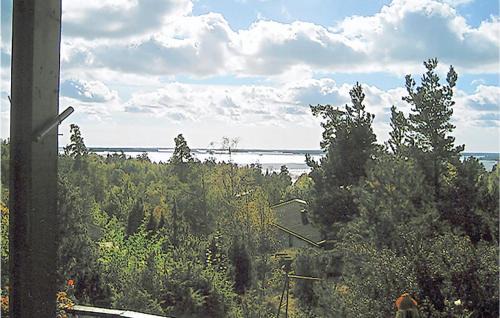 Navekvarn House | Awesome Home In Nävekvarn With Kitchen