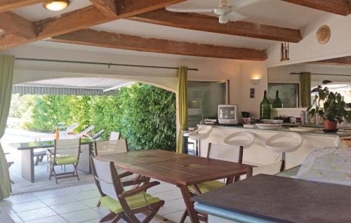 Nebian House | Awesome Home In Nebian