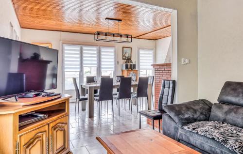 Pirou House | Awesome Home In Pirou With Wifi