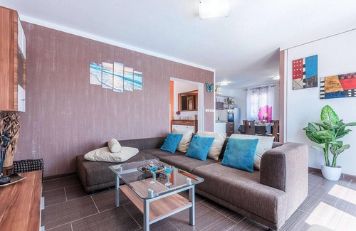 Skatari House | Awesome home in Pula with sauna