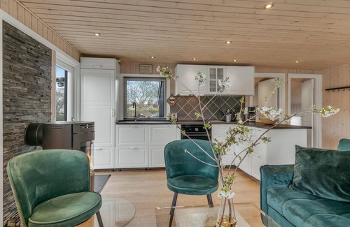 Ronde House | Awesome home in Rønde with WiFi