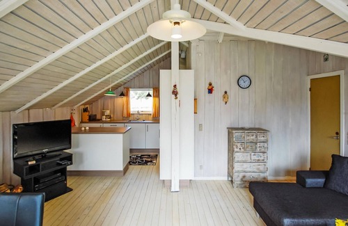 Spodsbjerg House | Awesome home in Rudkøbing with kitchen