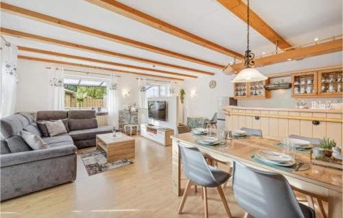 Victorbur House | Awesome Home In Südbrookmerland