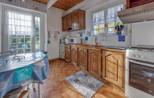 Saint-Tugdual House | Awesome Home In Saint-Tugdual With Wifi