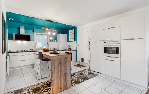 Le Rosais-La Flourie House | Awesome Home In Saint-Malo With Wifi
