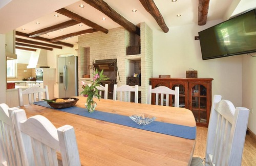 Sinj House | Awesome home in Sinj with sauna