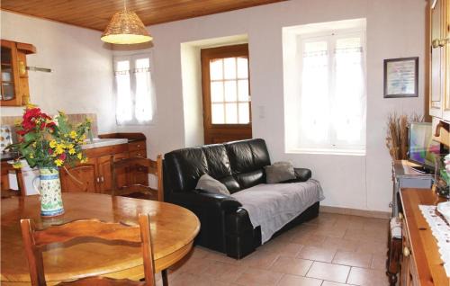 Saint-Julien-de-Peyrolas House | Awesome Home In St Julien De Peyrolas