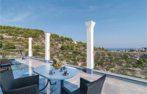 Stomorska House | Awesome Home In Stomorska With Kitchen