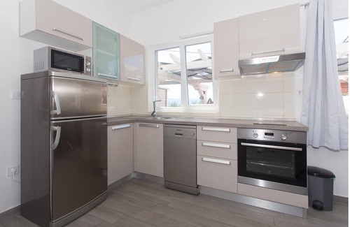 Jesenice House | Awesome home in Suhi Potok with WiFi