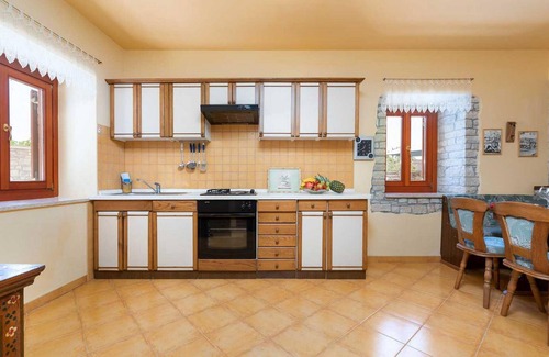 Vosteni House | Awesome home in Sveti Lovrec