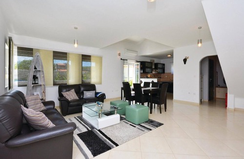 Trilj House | Awesome home in Trilj with WiFi