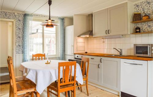 Vrena House | Awesome Home In Vrena With Wifi