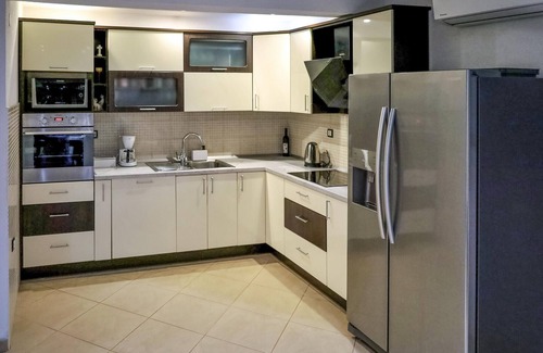 Vrgorac House | Awesome home in Vrgorac with WiFi