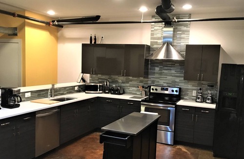 East Downtown Houston Condo | Awesome Industrial-Style Condo in the Heart of East Downtown (EaDo!) Houston
