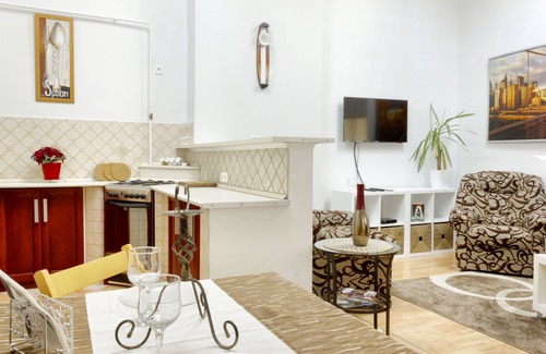 Terezvaros Apartment | AWESOME loc'n by Operahouse, charming Apartment, Lux on budget