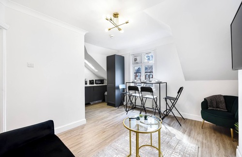 Gospel Oak Apartment | Awesome Loft Flat - Seconds to London’s Best Park