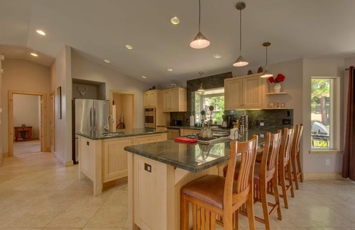 Country Club Estates House | Awesome Luxury Home, 3400 Sq Ft, Hot Tub, 2-fireplaces, Pool Table