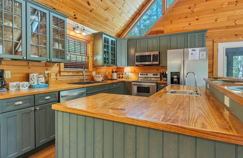 Townsend Cabin | Awesome Mtn Views ❂Fireplaces ❂Easy Access ❂Large Family cabin ❂Screened Porch