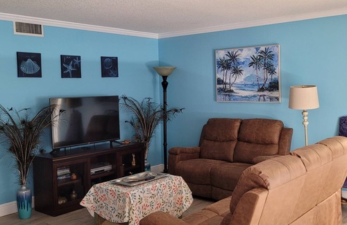 Port Canaveral Condo | Awesome quiet & pet friendly nRiver Condo: 5 mins to Beach & Cruise Boats