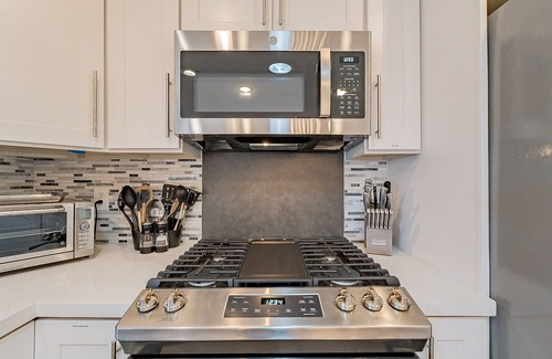 Paradise Valley Village House | Awesome Remodel! 5Br+BonusRm+3Kings+Backyard Oasis: Htd Pool,HotTub,BBQ,Golf,SUV