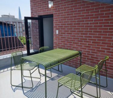 Seongnae-dong Apartment | Awesome Roof Top Stay KSPO