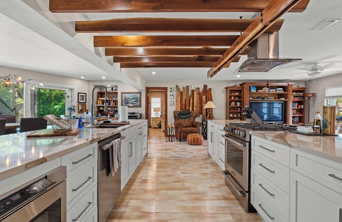 Siesta Key House | Awesome rustic Siesta Key private pool home!