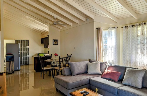 Falmouth House | Awesome Sea View, and Pool, Gym, and Tennis Court Access!