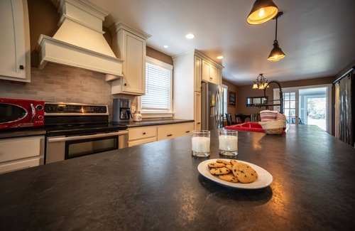 Bridgewater House | Awesome Space in Bridgewater-BC, JMU, EMU! Near Massanutten & Harrisonburg.