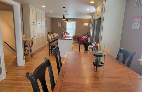 Bridgewater House | Awesome Space in Bridgewater-BC, JMU, EMU! Near Massanutten & Harrisonburg.