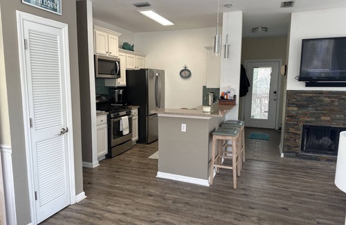 Plantation Cottage | Awesome St George Island Home, Walk to Beach! PET FRIENDLY
