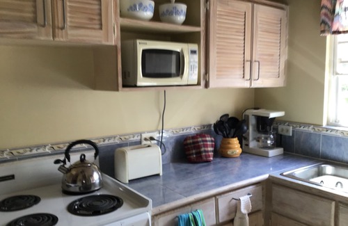 Lascelles Apartment | Awesome Tropical Villa Apartment in the Hub of Historic Holetown