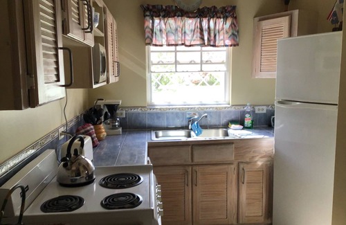 Lascelles Apartment | Awesome Tropical Villa Apartment in the Hub of Historic Holetown