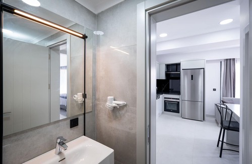 Cesme Apartment | Ayayorgi Residence Cesme, 1+1 Suit, Close to Ayayorgi Beach and Çeşme Marina