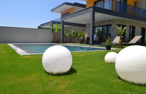 Cesme Villa | Ayayorgi süper havuzlu yeni