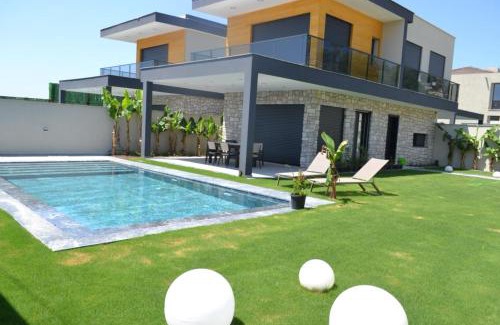 Cesme Villa | Ayayorgi süper havuzlu yeni