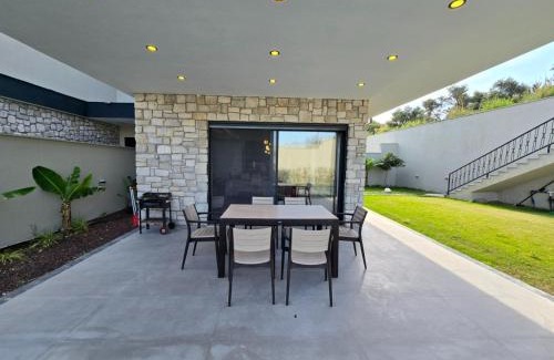 Cesme Villa | Ayayorgi süper havuzlu yeni