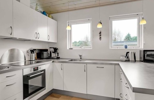 Hou House | "Ayen" - 1.5km from the sea by Interhome