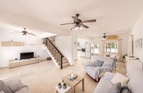 Ayia Thekla Villa | Ayia Thekla Sea Breeze Villa