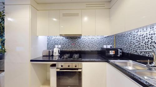 Sheikh Zayed Road Apartment | Aykon City - Elegant Two Bedroom in Business Bay