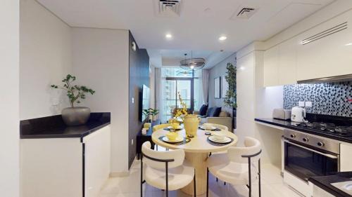 Sheikh Zayed Road Apartment | Aykon City - Elegant Two Bedroom in Business Bay