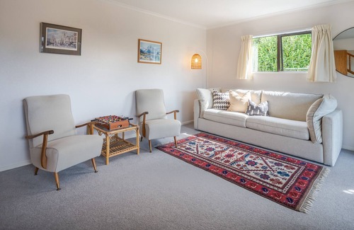 Akaroa House | Aylmers Valley Vista - Akaroa Holiday Home