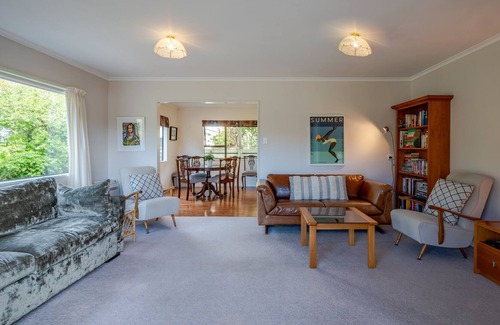 Akaroa House | Aylmers Valley Vista - Akaroa Holiday Home