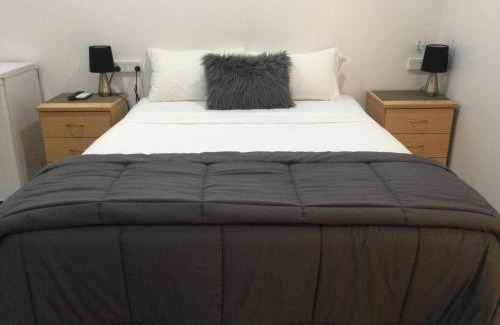 Ayr Hotel | Ayrline Motel