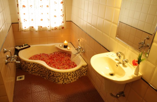 Udumbanchola Hotel | Ayur County