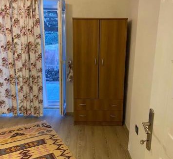 Ayvalik City Center Apartment | Ayvalık Çamlıkta bahçeli, ferah ev